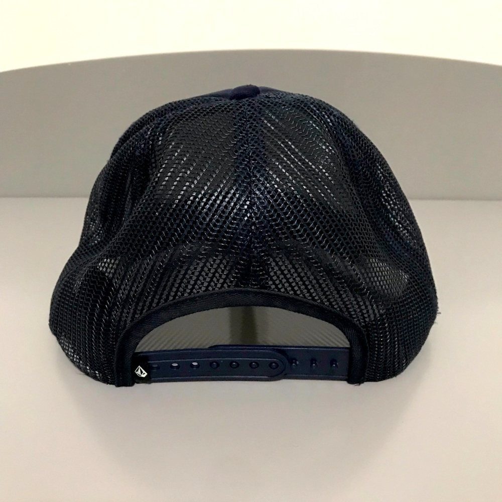 Volcom SnapBack - Picture 2 of 2